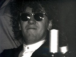 René Münzer - Keyboards stößt 1988 als 2. Keyboarder zu ZING und spielt Teile des Debut-Albums ein