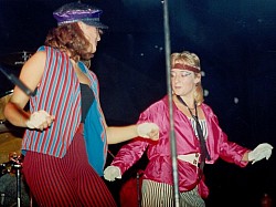 Gerrit und Gritt im Baumgarten, Bistensee 1985.